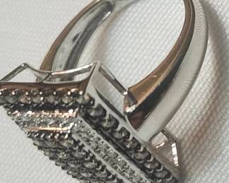56 round diamonds  .98 Ct 