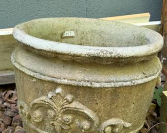 LARGE CAST STONE FLEUR DE LIS GARDEN PLANTER SUPER HEAVY! 