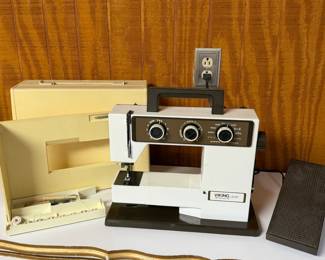 VINTAGE HUSQVARNA VIKING 3610 SEWING MACHINE
