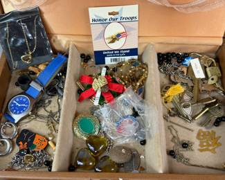 VINTAGE JEWELRY BOX & CONTENTS NECKLACES BROOCHES