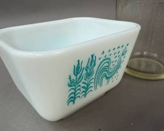 PYREX AMISH BUTTERPRINT & GLASS MEASURING CUP
