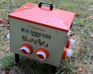 GADFISH 55 LB AUTOMATIC CHICKEN FEEDER