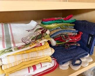 VINTAGE KITCHEN LINENS TOWELS POT HOLDERS