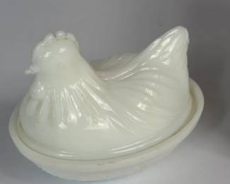 VINTAGE WHITE MILK GLASS HEN ON NEST