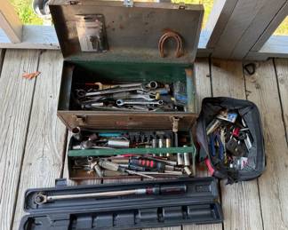 VINTAGE CRAFTSMAN METAL TOOL BOX & TOOLS CONTENTS