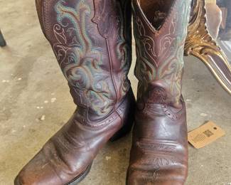 Leather cowgirl boots size 9 1/2