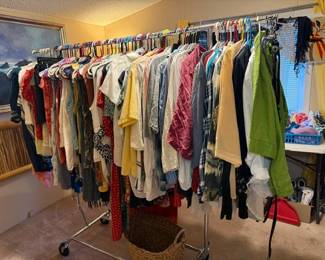Lots of fabulous stylish clothes x-tra large mostly