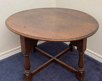 Cute, squatty round side table