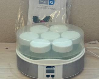 Dash yogurt maker