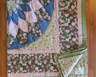 Pretty floral quilt - hand made