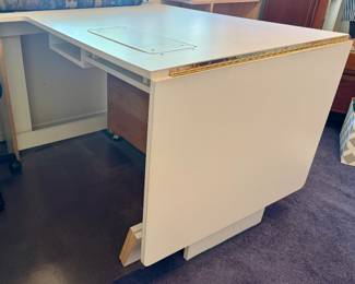Sewing table w/extension