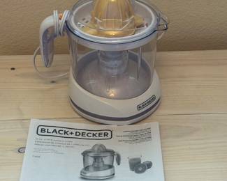 Compact B&D juicer
