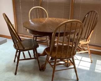 Oak Pedestal Dining Table with Four Windsor Chairs