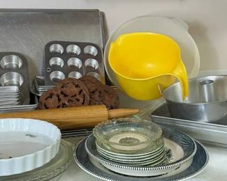 Kitchen Bakeware, Mixing Bowls and Dinnerware