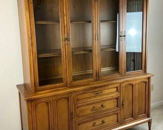 White Fine Furniture China Cabinet