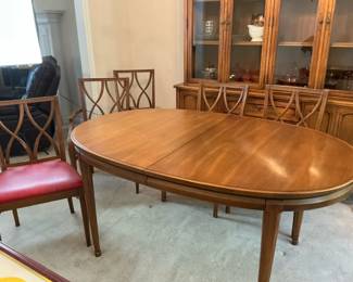 White Furniture Co. Pecan Table  5 Chairs