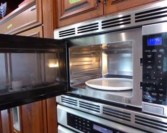 Thermador 30" SS Combo Microwave, Convection Oven & Warming Drawer, $1,150.00.