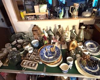 Souvenir plates
