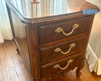 Drexel Heritage End Cabinet or Night Stand 18”w x 22d x 24h $125