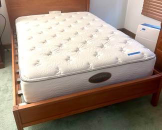 Full beautyrest, Vanderbilt Collection Full Mattress $150