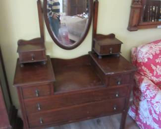 Beautiful vintage vanity with original mirror