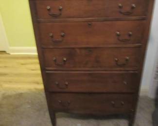 A wonderfully clean  chest-of-drawers
