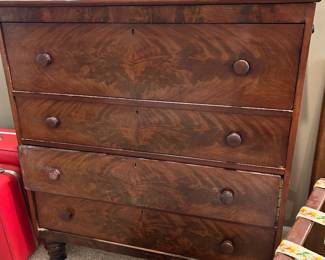 Antique chest of drawers