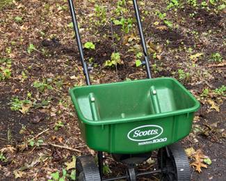 Scotts spreader