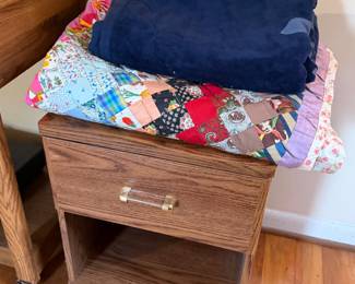 Night stand, quilt