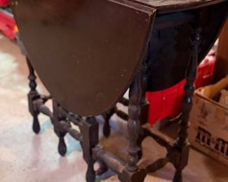 Gate leg side table