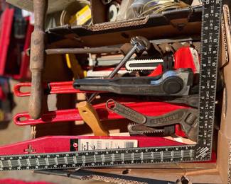 Pipe wrenches