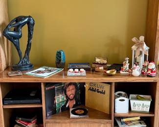 Entertainment cabinet
