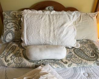 Comforter / pillow set