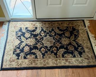 Accent rug