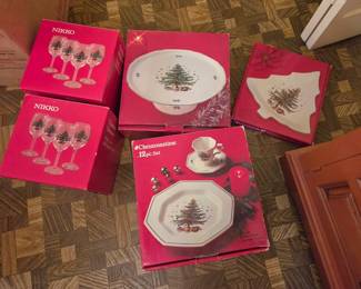 large set of Christmas dishes, sold as lot