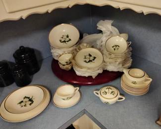 Glamore by The American Limoges China Co. Trillium 22 K Gold 67Pieces