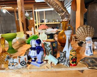 Fenton glass
• Hobnail glass
• Uranium glass
• Satin glass
• Colored art glass in blues, greens, amber, ruby & carnival tones
• Hand-blown decorative glass
• Candy dishes, compotes, pedestal bowls & covered dishes