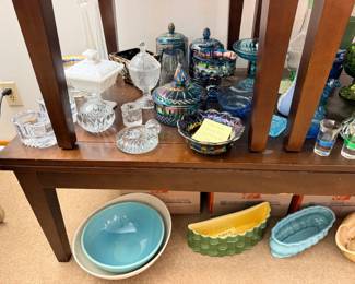 Red Wing Pottery, McCoy, Frankoma Pottery, Russel Wright, Fenton glass
• Hobnail glass
• Uranium glass
• Satin glass
• Colored art glass in blues, greens, amber, ruby & carnival tones
• Hand-blown decorative glass
• Candy dishes, compotes, pedestal bowls & covered dishes