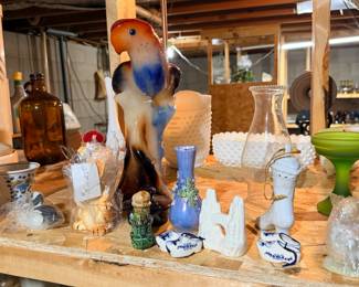 Fenton glass
• Hobnail glass
• Uranium glass
• Satin glass
• Colored art glass in blues, greens, amber, ruby & carnival tones
• Hand-blown decorative glass
• Candy dishes, compotes, pedestal bowls & covered dishes