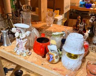Fenton glass
• Hobnail glass
• Uranium glass
• Satin glass
• Colored art glass in blues, greens, amber, ruby & carnival tones
• Hand-blown decorative glass
• Candy dishes, compotes, pedestal bowls & covered dishes