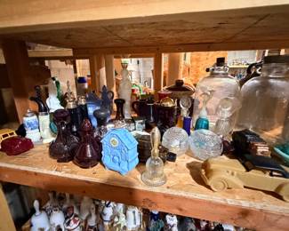 Fenton glass
• Hobnail glass
• Uranium glass
• Satin glass
• Colored art glass in blues, greens, amber, ruby & carnival tones
• Hand-blown decorative glass
• Candy dishes, compotes, pedestal bowls & covered dishes