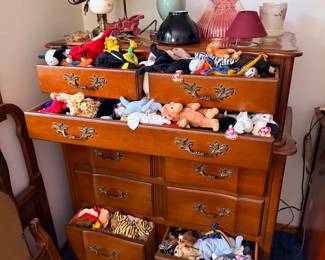 Hundreds of Beanie Babies