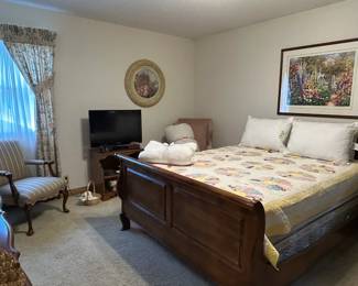 Ethan Allen Queen Sleigh Bed