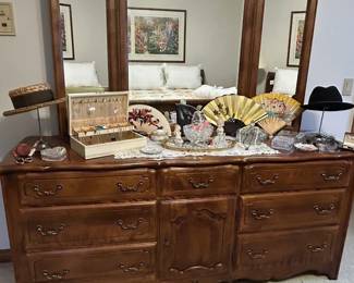 Ethan Allen Dresser/Mirror
