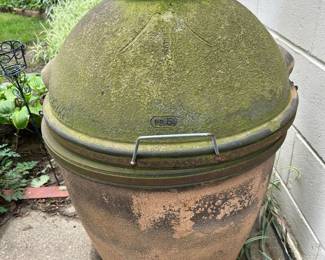 Fireclay Kamado Style Grill/Smoker