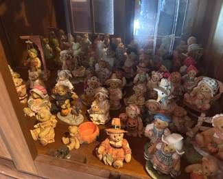 Cute little bear figurines