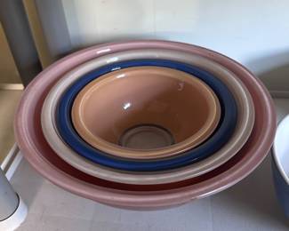 PYREX nesting mixing bowl set