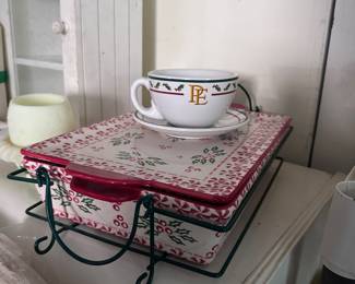 Temptations Holly and Berry Casserole Dish