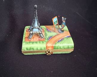 Limoges France Peint Main "Artist Painting the Eiffel Tower" Trinket Box