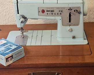 Singer Style-mate with cabinet 